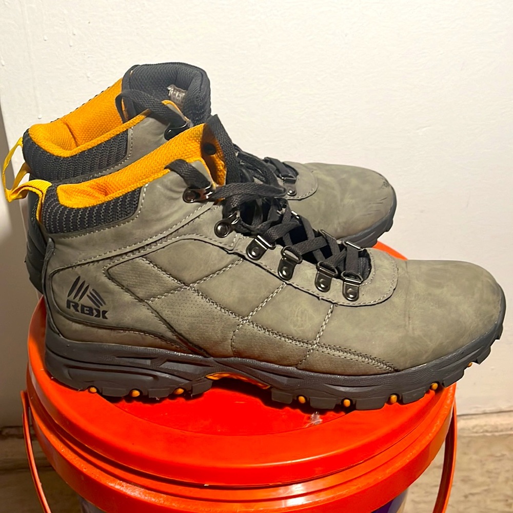 Grey men’s suede boots